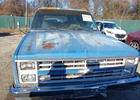 1988 Chevrolet Suburban R20 from USA, damaged, VIN 1GNGR26NXJF113866